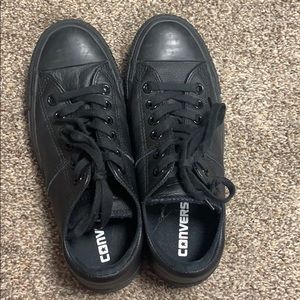 Like new, Low top black converse sneakers Size 6.5